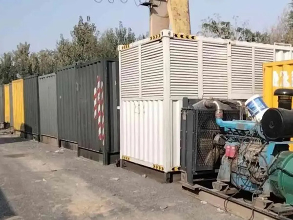 万宁200KW柴油发电机机组每小时油耗是多少？